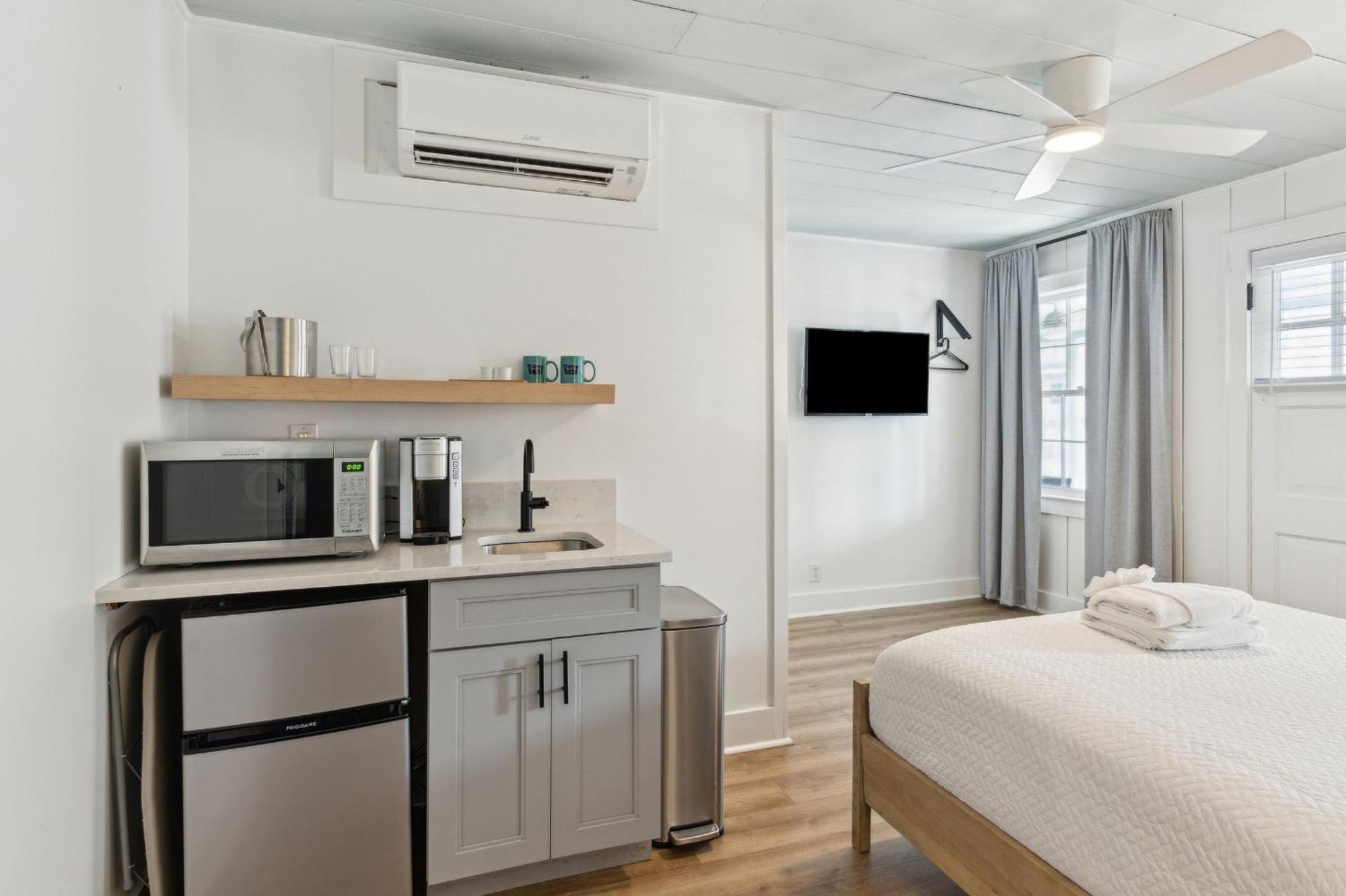 Folliday Inn - The Ariston - Room 34 Folly Beach Bagian luar foto